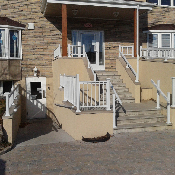 Finition acrylique sur muret en béton coulé
