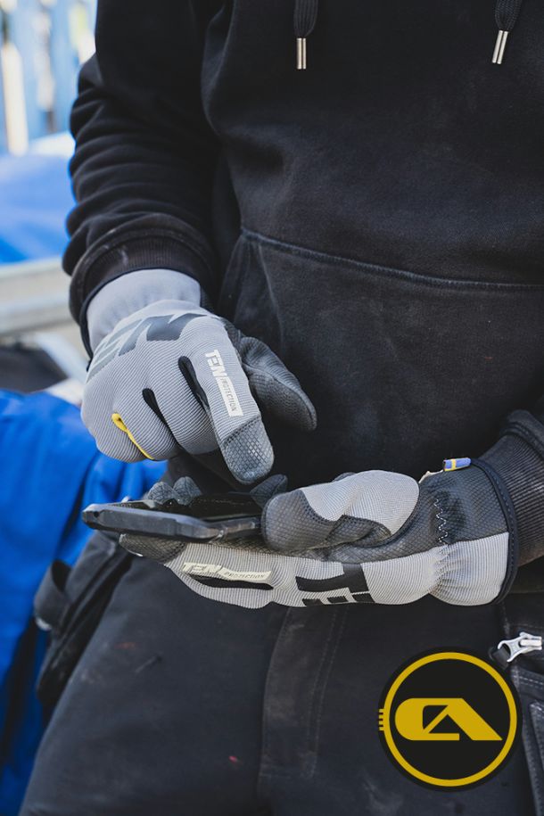 Crépi Acrylique est toujours à vos côtés pour vous aider dans votre franchise à résoudre les problèmes et faire croître votre entreprise.