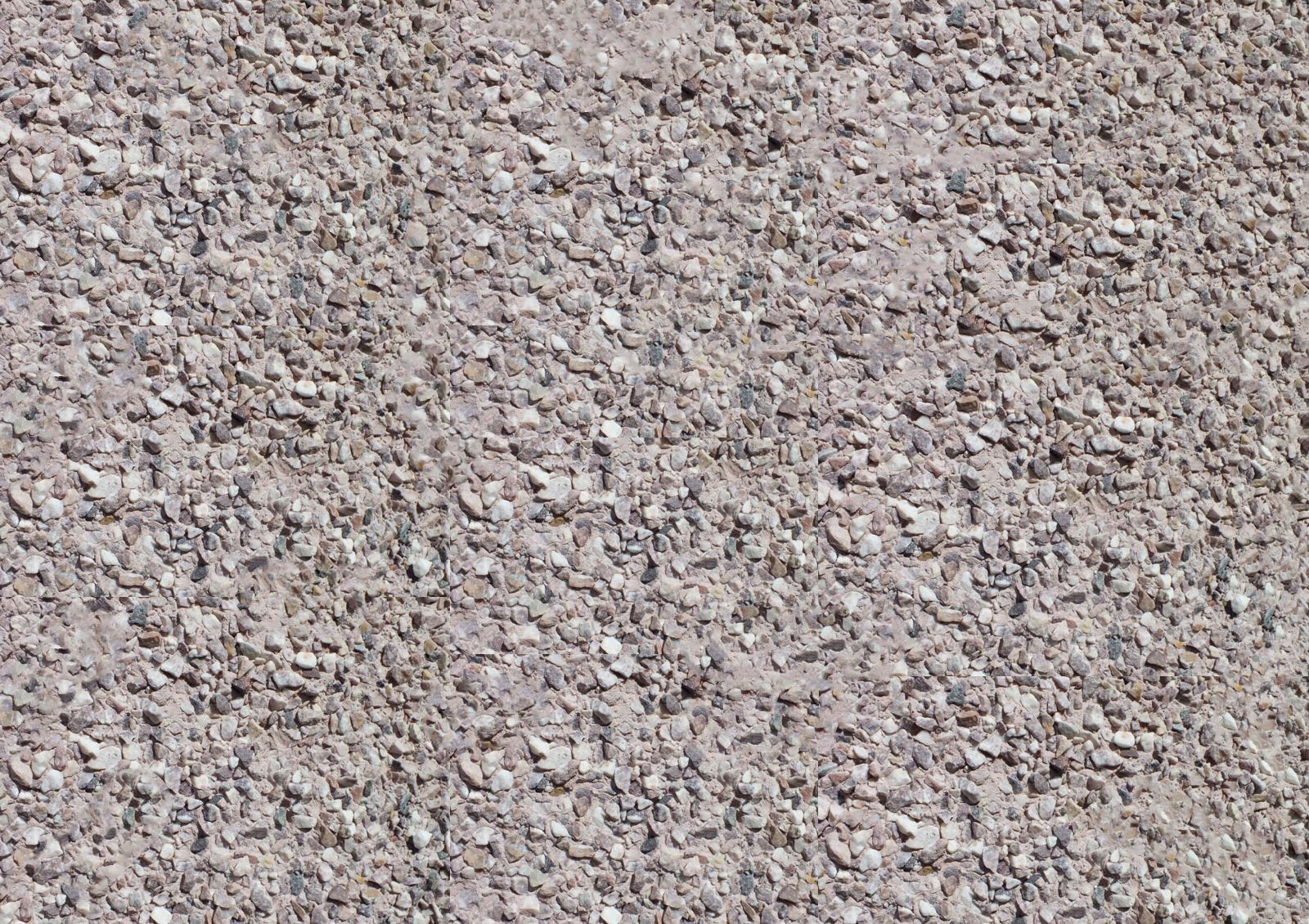 Avant : Mur en agrégat avant application du crépi acrylique, avec surface rugueuse et vieillie.