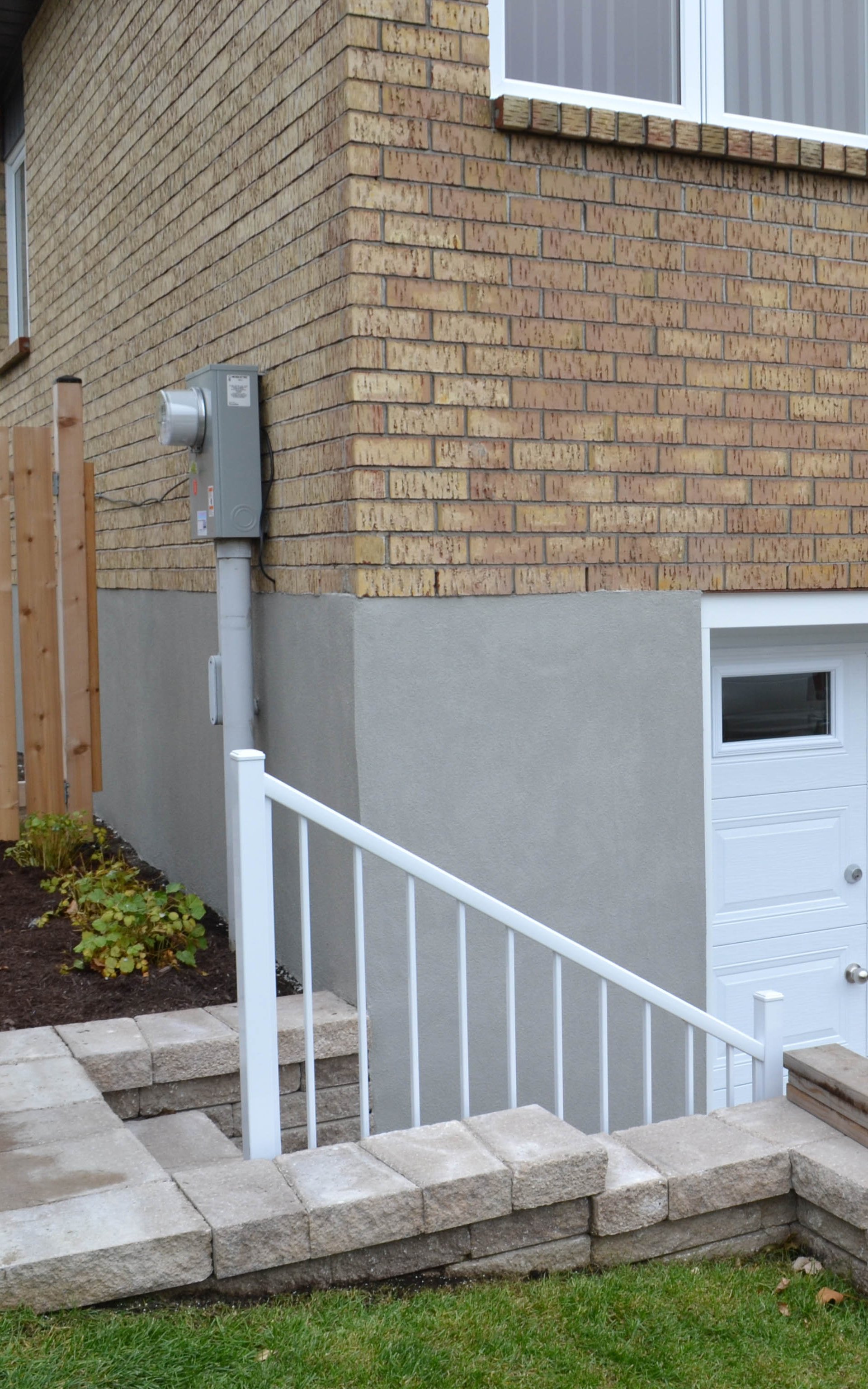 Murs extérieurs rénovés avec crépi acrylique de qualité à Saint-Esprit.