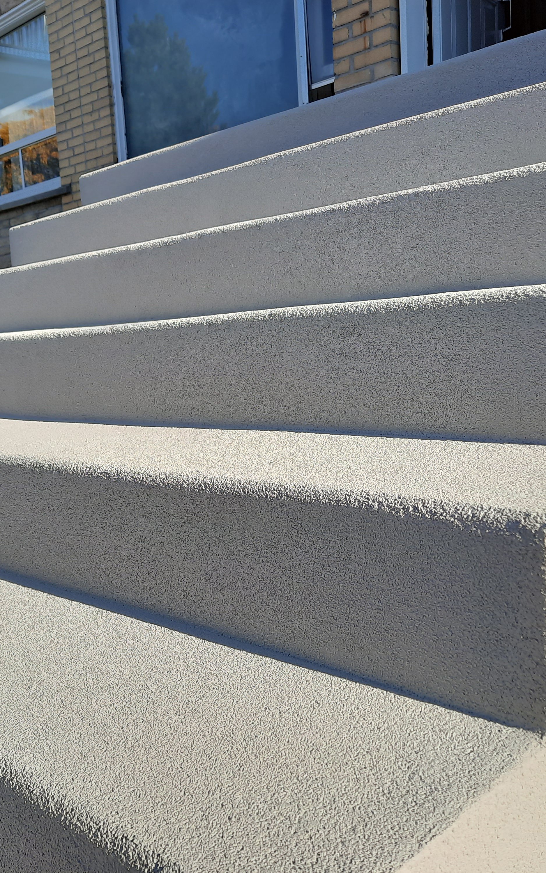 Rénovation d’une fondation en béton avec crépi acrylique à Mascouche.